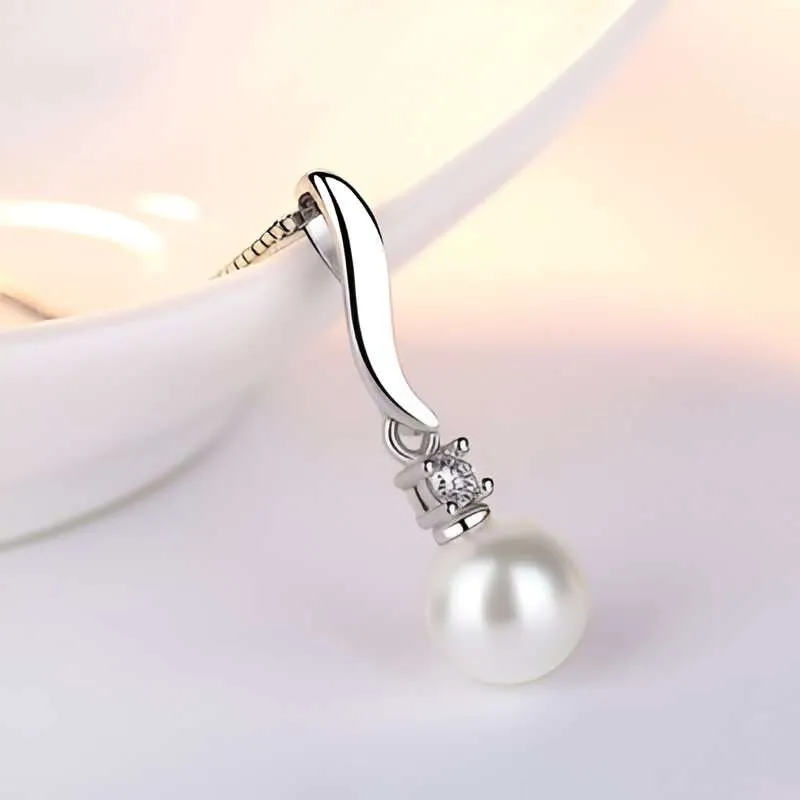 MINIMAL WHITE PEARL PENDANT
