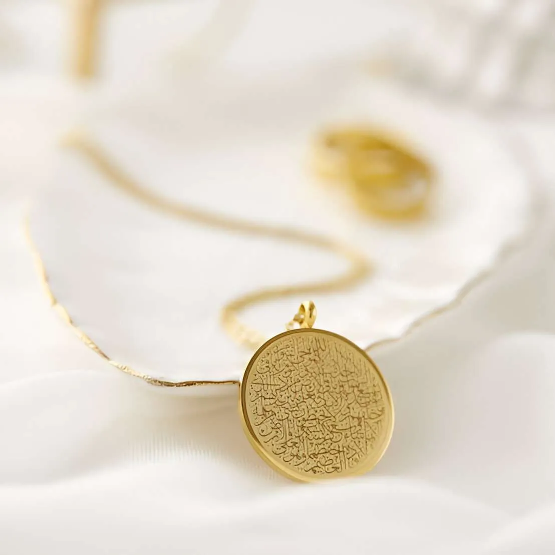 Circle ayat ul kursi pendant