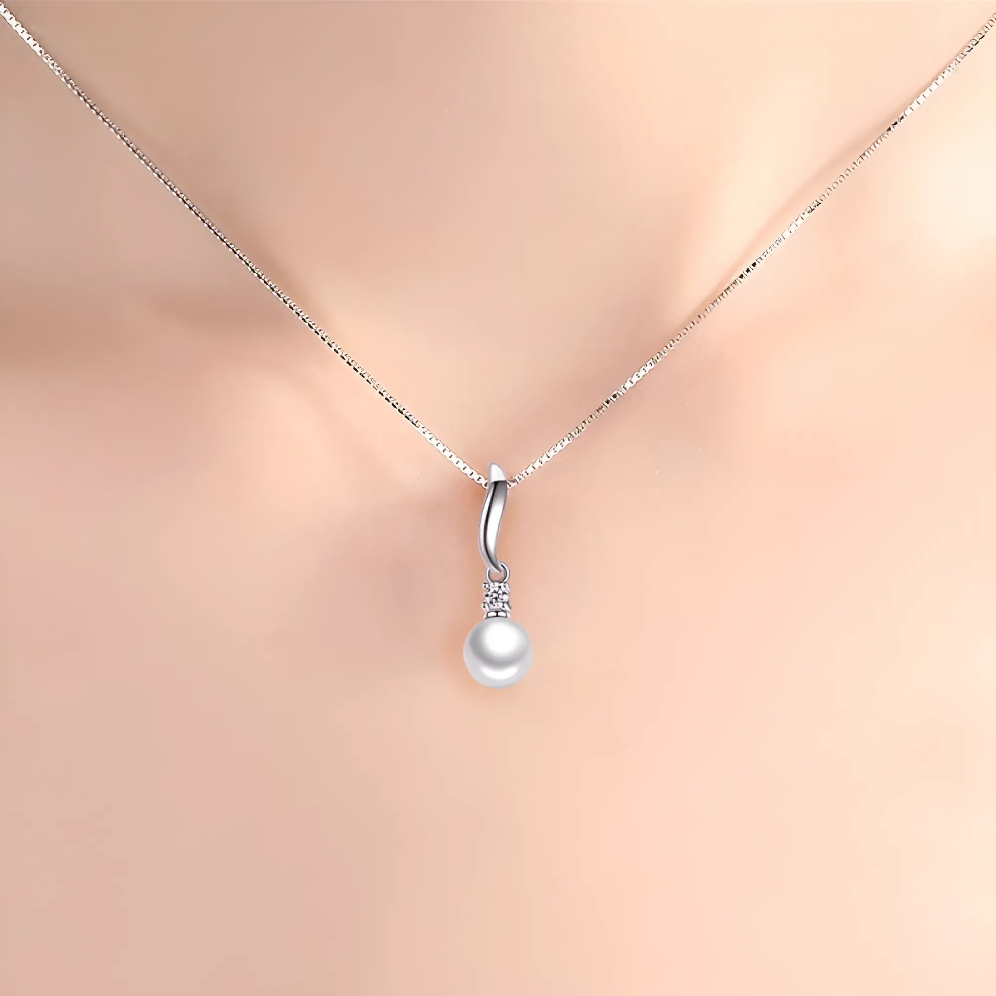 MINIMAL WHITE PEARL PENDANT - Image 3